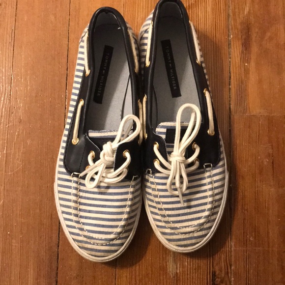 tommy hilfiger boat shoes womens